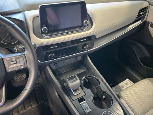 Used 2025 Nissan Rogue SV AWD/4WD image 5