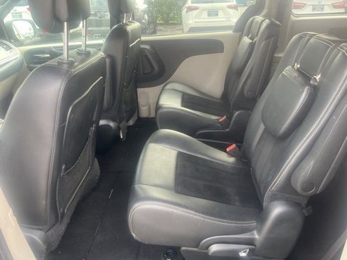 Used 2018 Dodge Grand Caravan SXT image 23