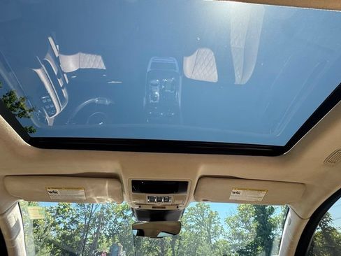 Used 2018 Jaguar XJ L Portfolio RWD image 12