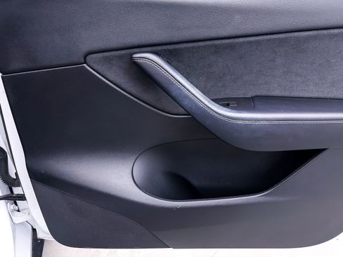 Used 2022 Tesla Model Y Long Range image 30