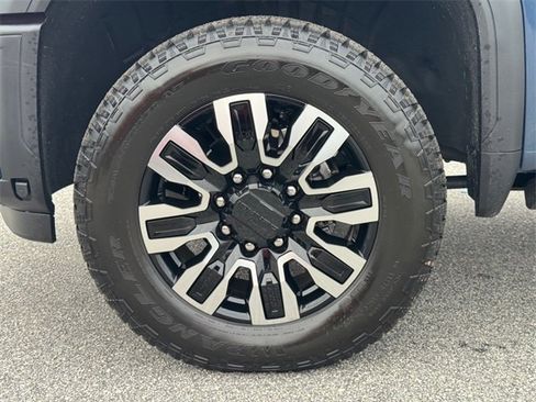 Used 2026 GMC Sierra 2500 Denali Ultimate image 9