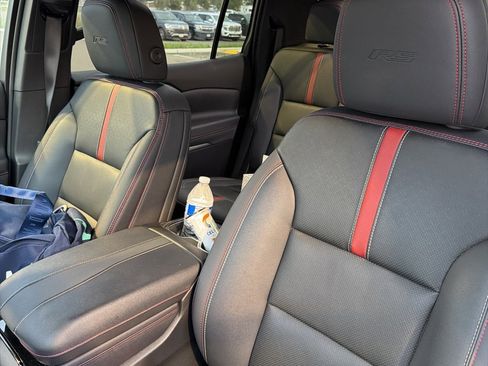 Used 2024 Chevrolet Traverse RS image 6