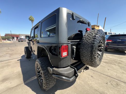 Used 2013 Jeep Wrangler Unlimited Sahara AWD/4WD image 5