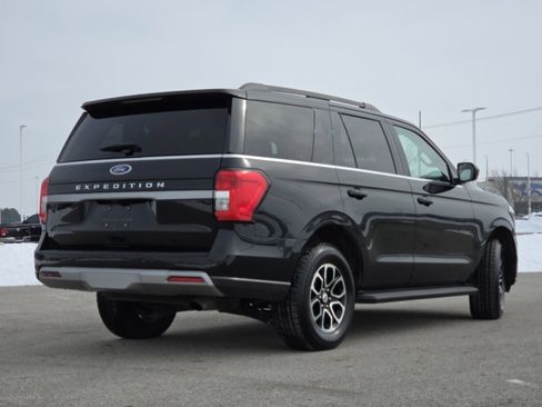 Used 2024 Ford Expedition XLT image 15