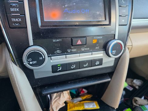 Used 2013 Toyota Camry LE image 16