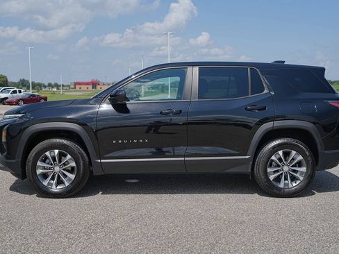 Used 2026 Chevrolet Equinox LT AWD/4WD image 8