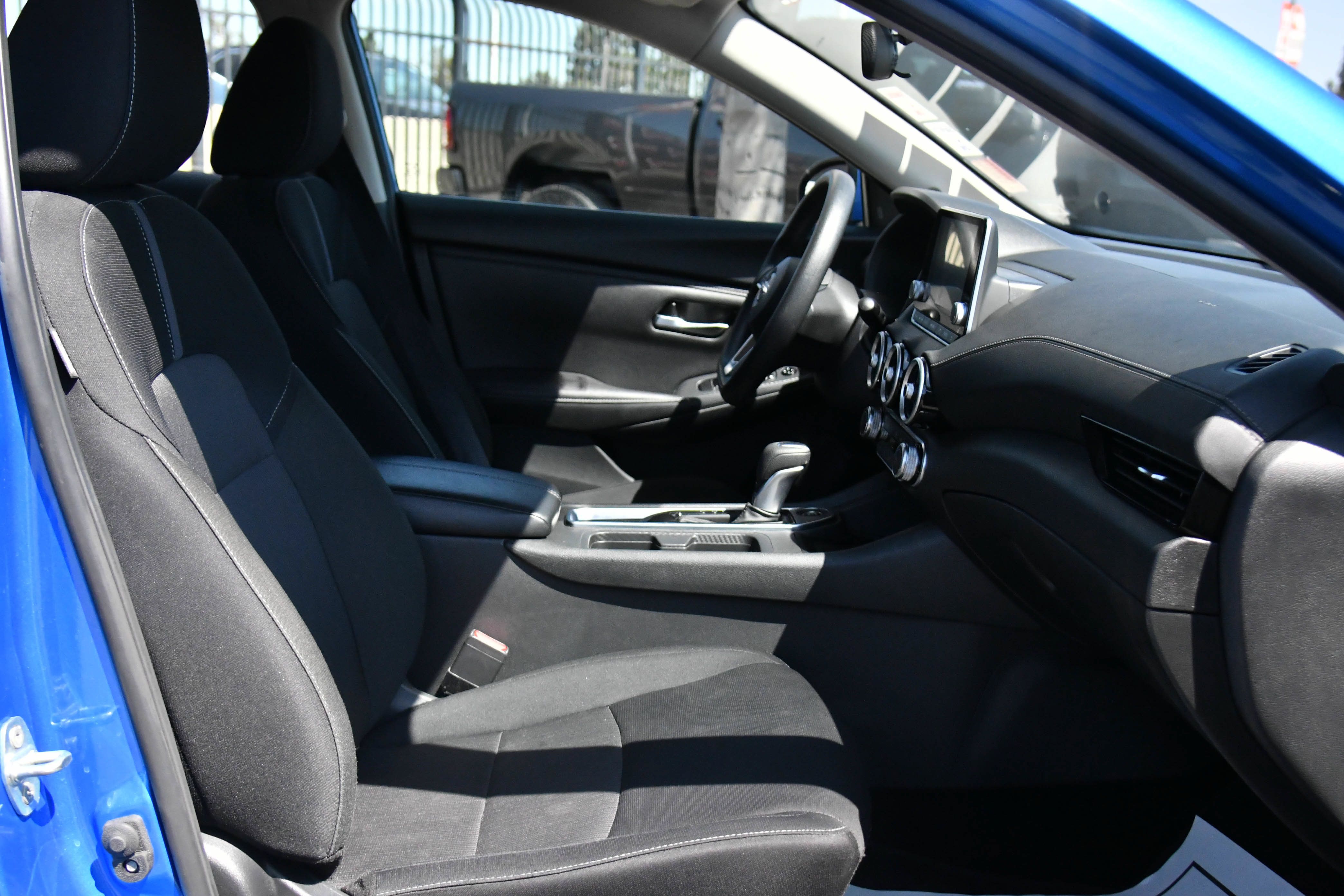 Used 2025 Nissan Sentra SV FWD image 39