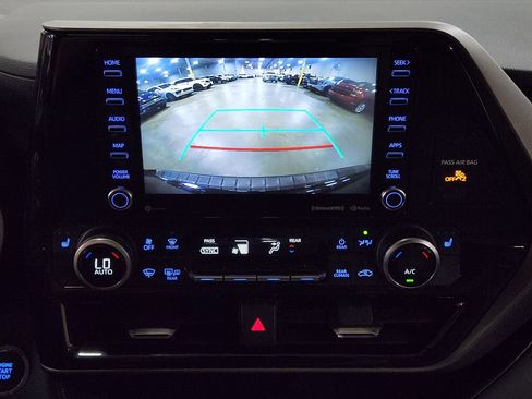 Used 2022 Toyota Highlander XLE FWD image 38