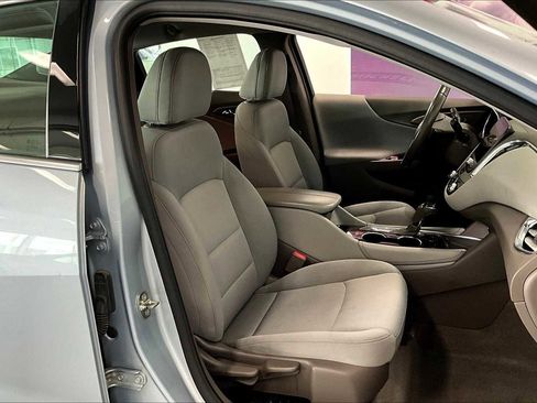 Used 2018 Chevrolet Malibu LT w/ Driver Confidence Package image 11
