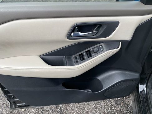 Used 2024 Nissan Rogue SV image 11