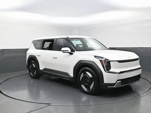 Used 2024 Kia EV9 Light Long Range image 12