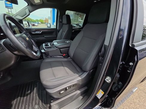 Used 2024 Chevrolet Silverado 1500 LT AWD/4WD image 24