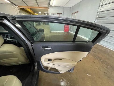 Used 2014 Dodge Charger SE image 28