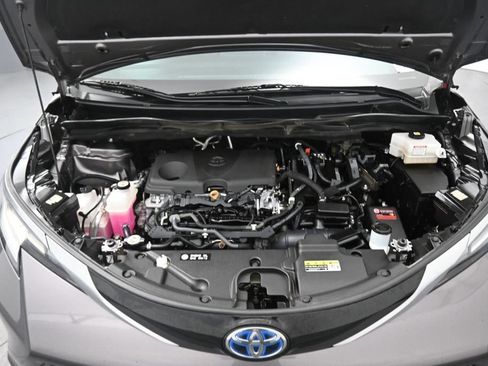 Used 2021 Toyota Sienna Limited FWD image 9