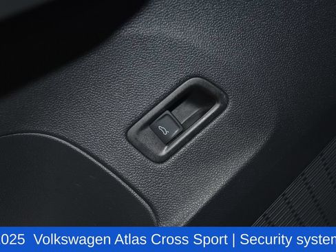 Used 2025 Volkswagen Atlas Cross Sport SE FWD image 23