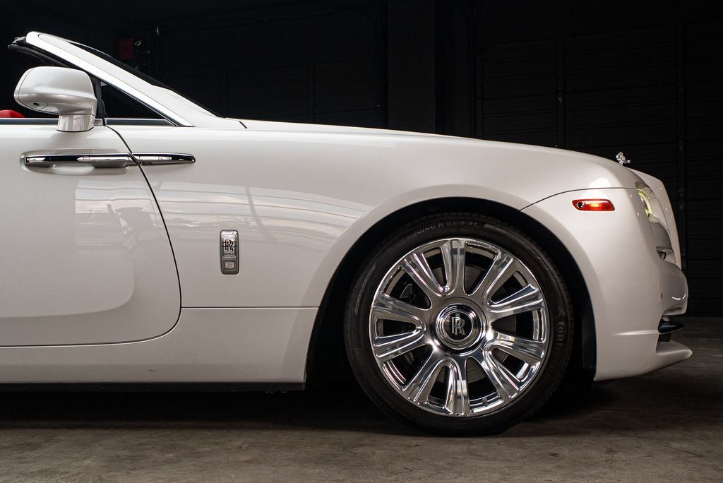 Used 2016 Rolls-Royce Dawn RWD image 14