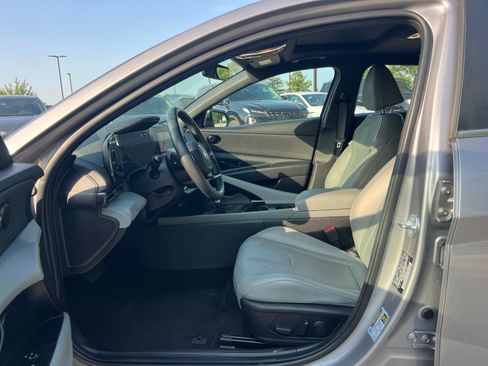 Used 2025 Hyundai Elantra Limited FWD image 22