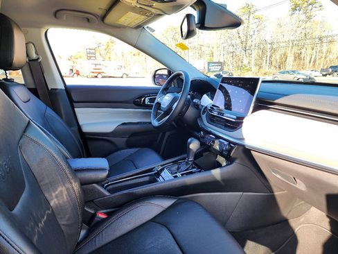 Certified 2022 Jeep Compass Limited image 25