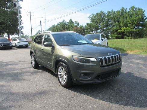 Used 2019 Jeep Cherokee Latitude w/ Popular Appearance Group FWD image 3