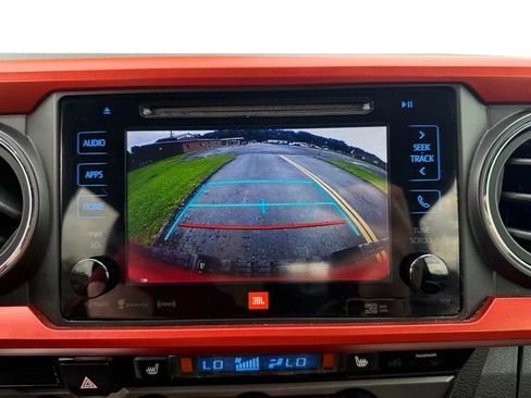 Used 2017 Toyota Tacoma TRD Off-Road AWD/4WD image 22