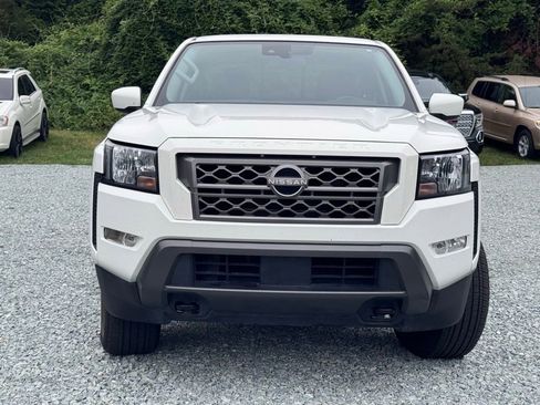 Used 2022 Nissan Frontier SV AWD/4WD image 4