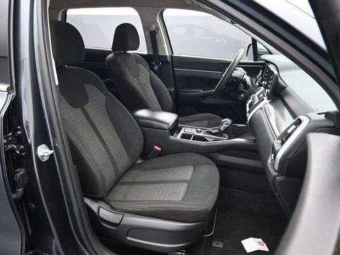 Used 2023 Kia Sorento LX image 28