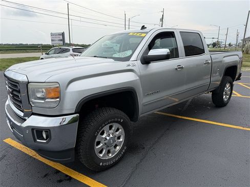 Used 2015 GMC Sierra 2500 SLT w/ Driver Alert Package AWD/4WD image 3