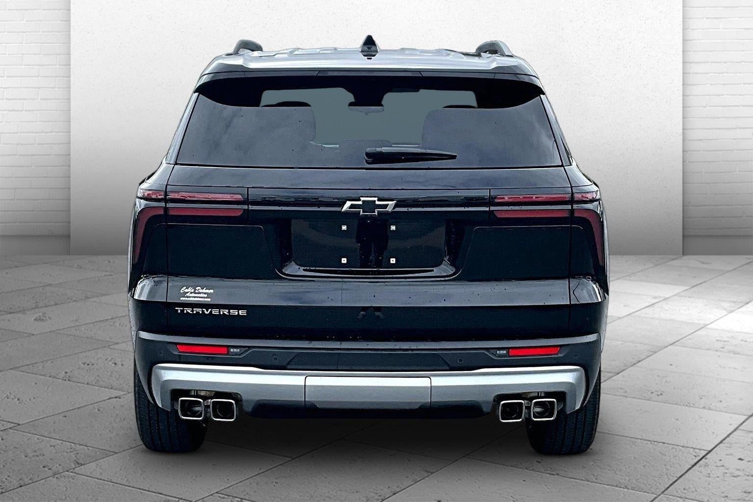 Used 2025 Chevrolet Traverse LT w/ Driver Confidence Package FWD image 3