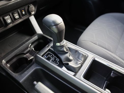 Used 2019 Toyota Tacoma TRD Sport image 31