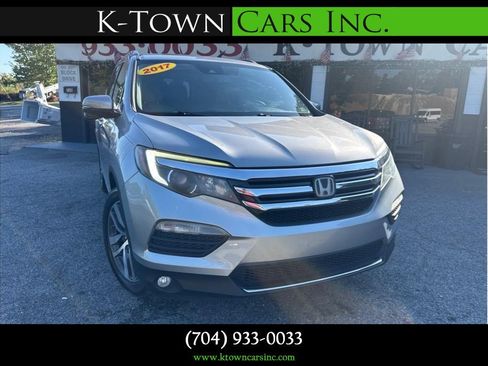Used 2017 Honda Pilot Touring image 1