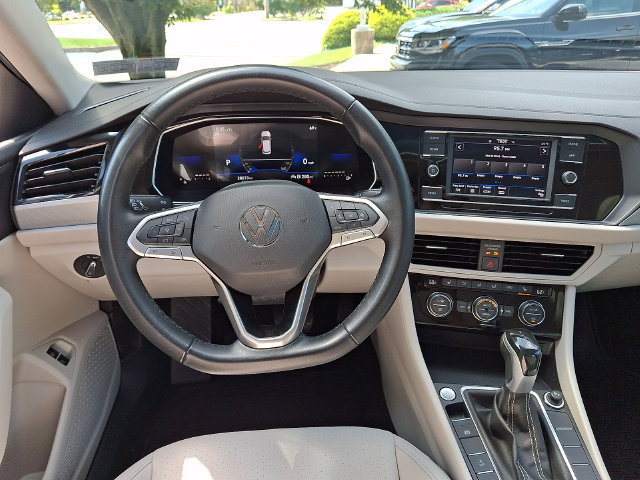 Used 2023 Volkswagen Jetta SE FWD image 17