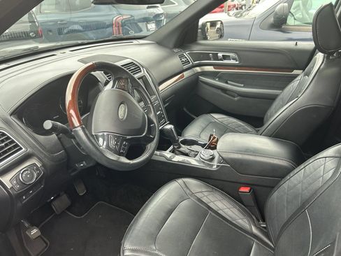 Used 2018 Ford Explorer Platinum AWD/4WD image 5