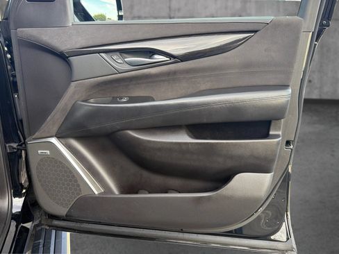 Used 2017 Cadillac Escalade Platinum AWD/4WD image 21