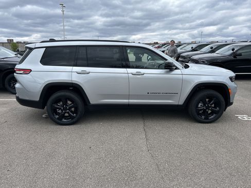 New 2025 Jeep Grand Cherokee L Limited w/ Black Appearance Package image 11