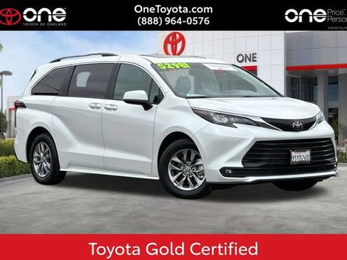 Certified 2026 Toyota Sienna XLE FWD image 1