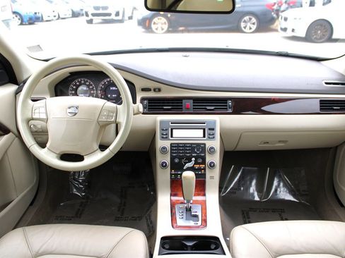 Used 2008 Volvo V70 image 11