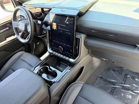 Used 2025 GMC Yukon Elevation w/ Elevation Premium Package AWD/4WD image 12