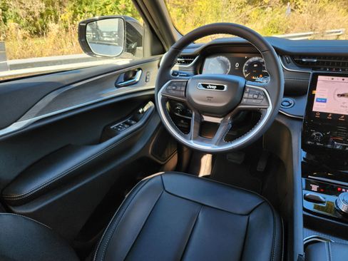New 2025 Jeep Grand Cherokee Limited w/ Black Appearance Package AWD/4WD image 19