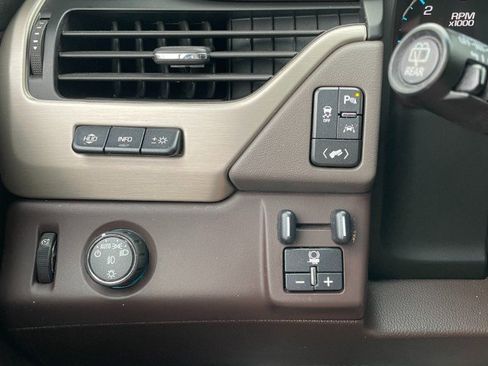 Used 2017 GMC Yukon Denali w/ Open Road Package image 27