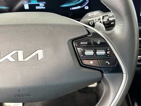 Used 2023 Kia Niro EX Touring FWD image 24