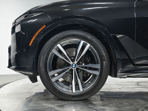 Used 2023 BMW X7 xDrive40i w/ Executive Package image 3