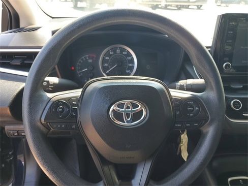 Used 2022 Toyota Corolla LE image 27