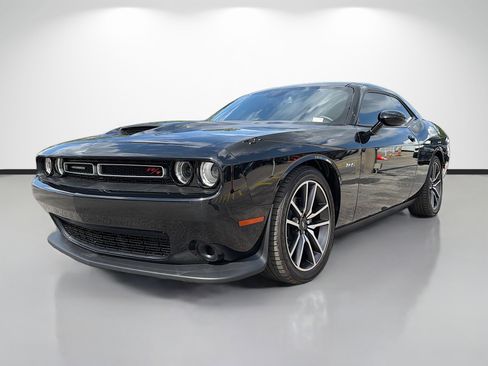Used 2023 Dodge Challenger R/T RWD image 7