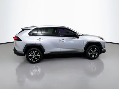 Used 2022 Toyota RAV4 LE FWD image 3