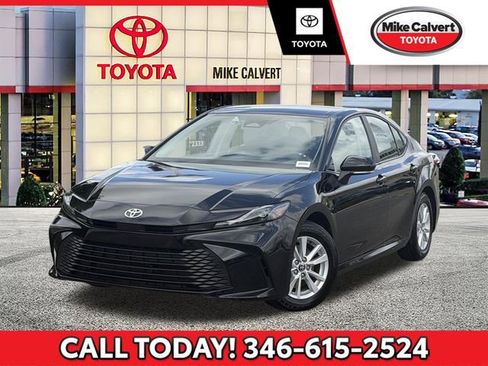 Used 2025 Toyota Camry LE FWD image 1