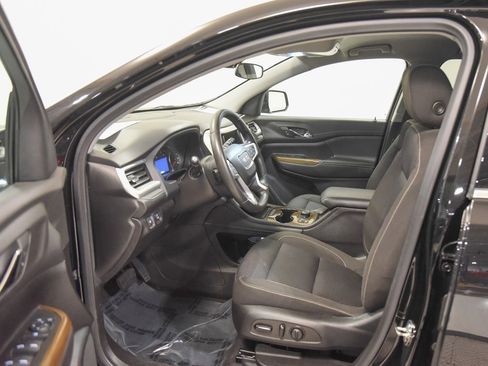 Used 2023 GMC Acadia SLE w/ Driver Convenience Package image 2