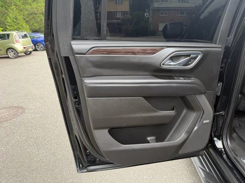 Used 2021 Chevrolet Suburban LT AWD/4WD image 24