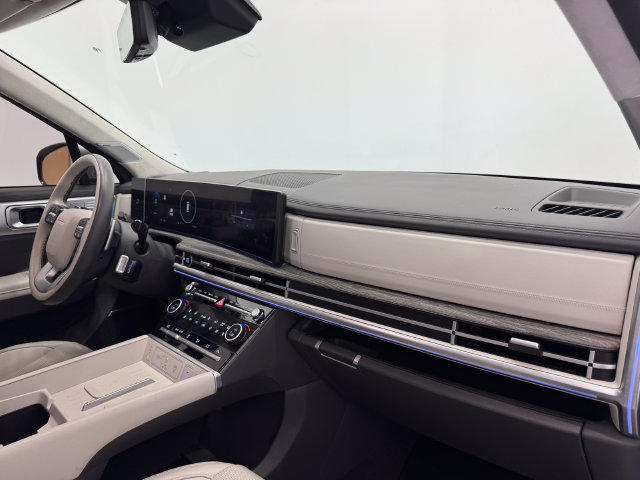 Used 2025 Hyundai Santa Fe Calligraphy FWD image 40