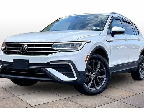 Used 2022 Volkswagen Tiguan SE image 2