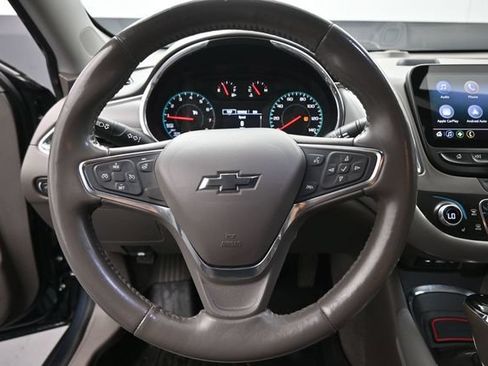 Used 2019 Chevrolet Malibu LT w/ Leather Package FWD image 6